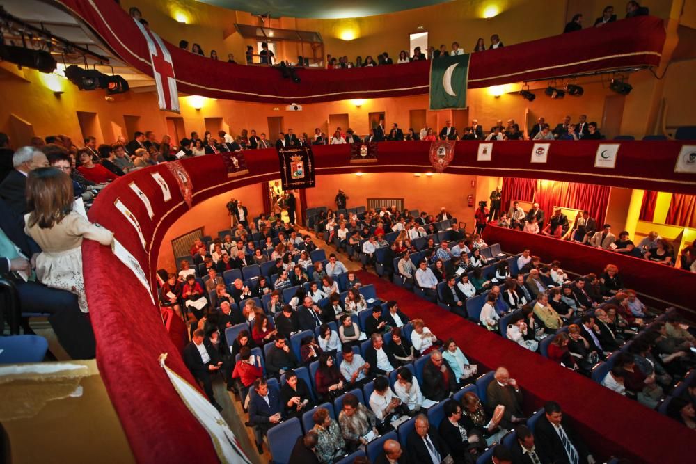 El Teatre Principal acoge un solemne acto para exaltar a los capitanes y abanderados de las diez comparsas