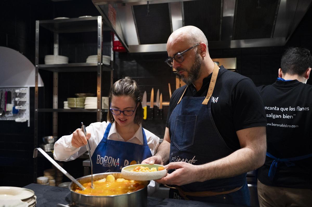 Comida solidaria en el restaurante Borona Bistró.