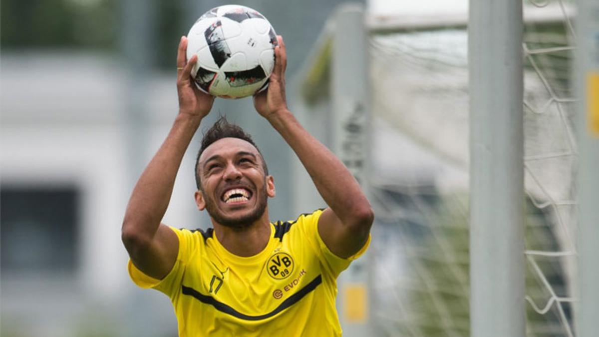 Aubameyang aseguró que seguirá, al menos esta temporada, en el Borussia Dortmund