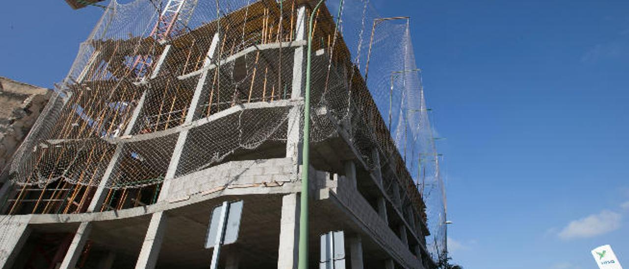 El Ayuntamiento y los constructores se unen para agilizar las licencias