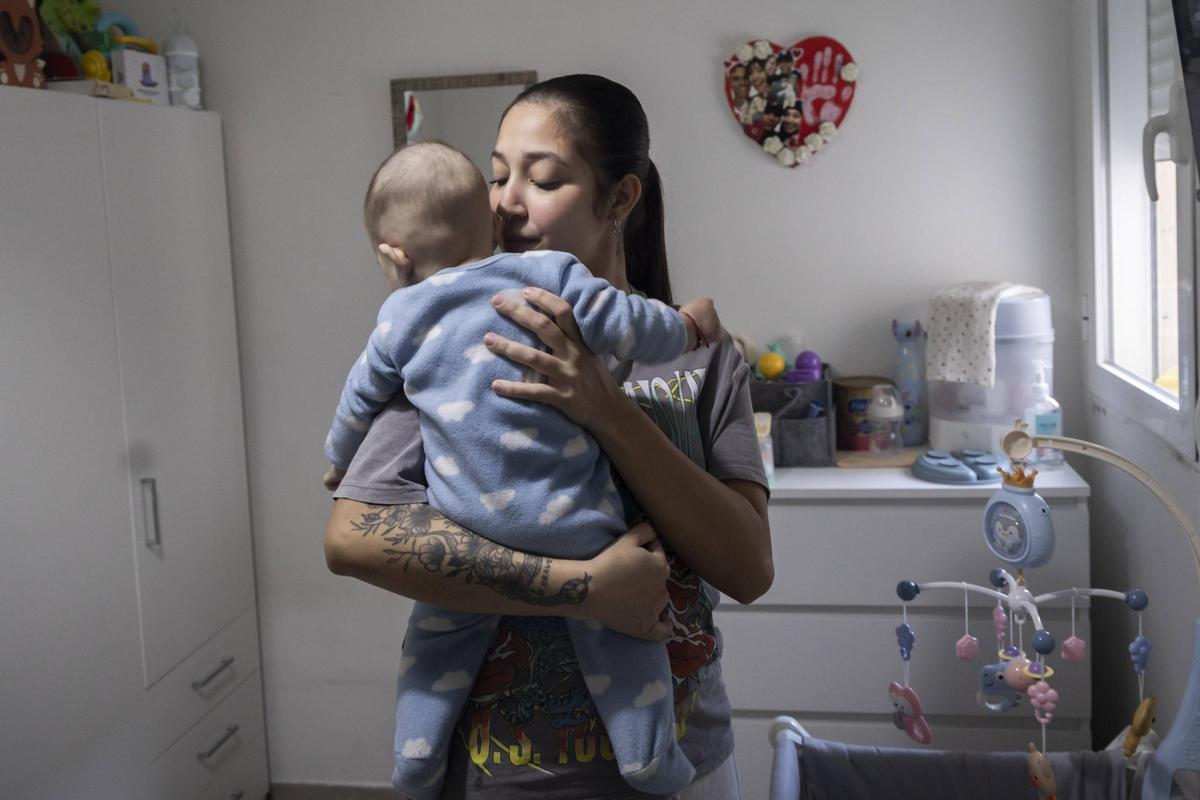 Ana Sofía, con su bebé Ángel Gabriel, que nació el 10 de agosto de 2024.