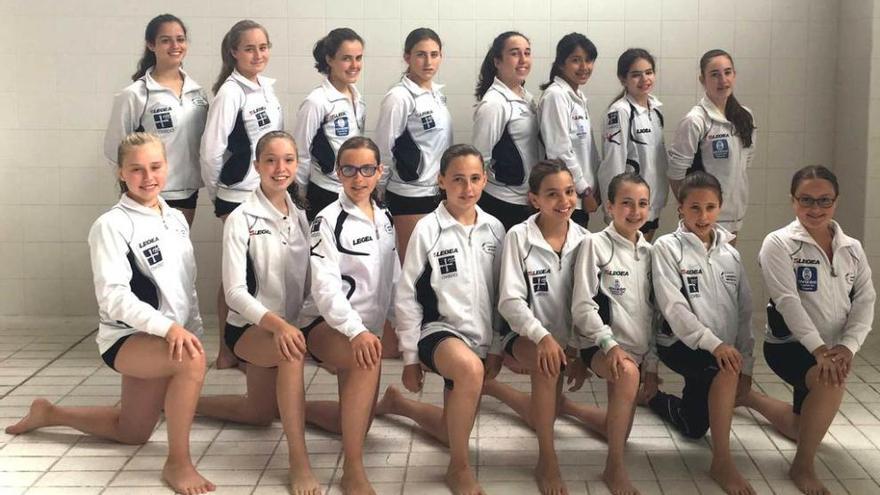 Las dieciséis nadadoras del Sincroviedo clasificadas para el Campeonato de España.