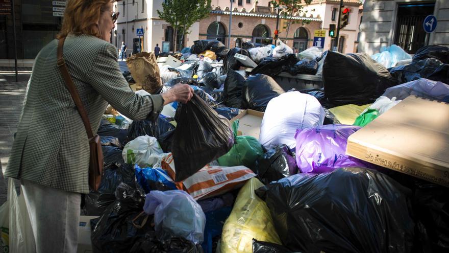 Figueres: una setmana amb deixalles als carrers