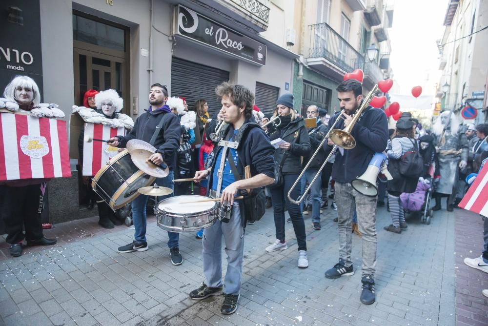 Set mil persones desborden els carrers de Sallent en un Carnaval multitudinari