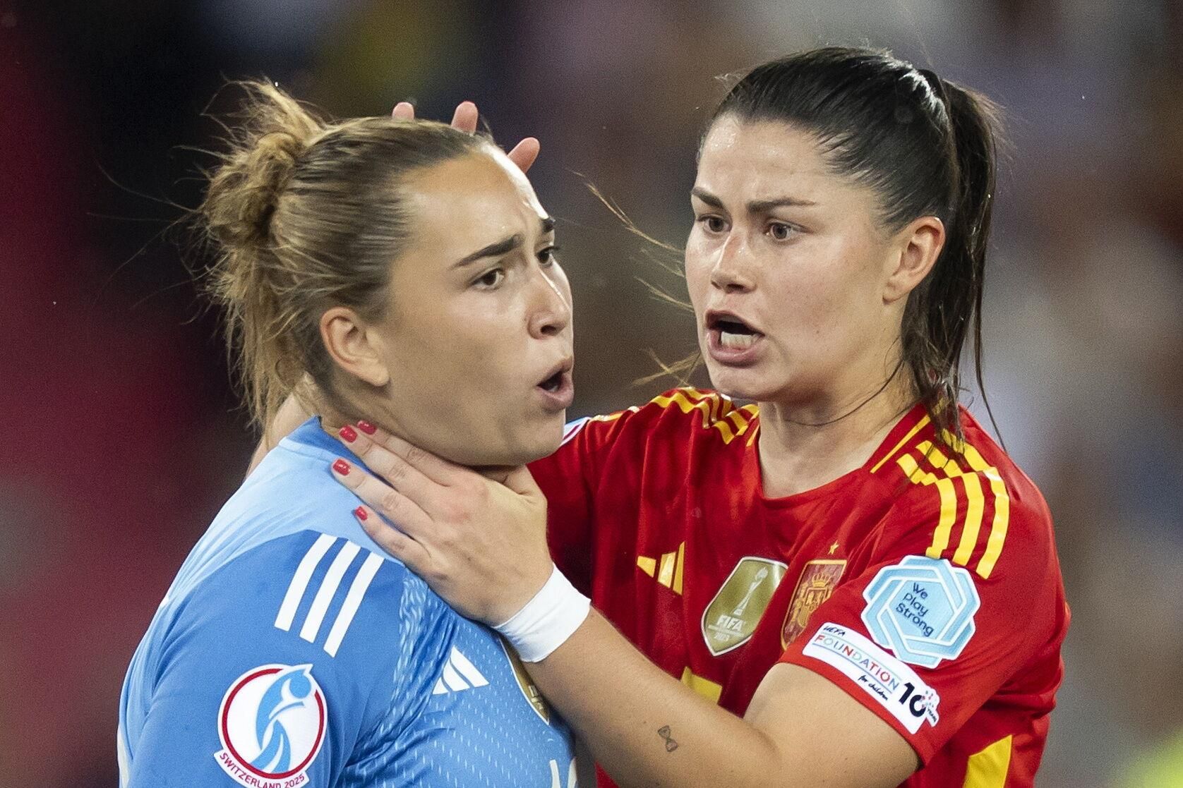 Zurich (Switzerland), 23/07/2025.- Spain's Maria Mendez hypes goalkeeper Catalina Coll after making a save during the UEFA Women's EURO 2025 semi final soccer match between Germany and Spain, in Zurich, Switzerland, 23 July 2025. (Alemania, España, Suiza) EFE/EPA/TIL BUERGY