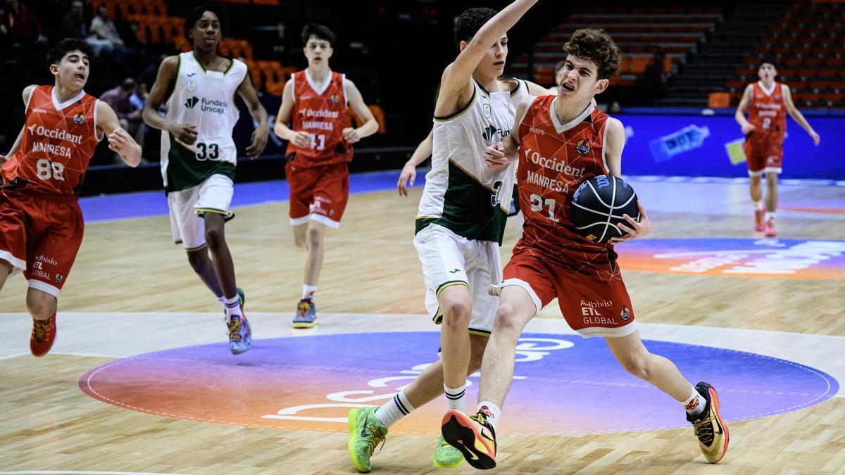 Arnau Llobet va sumar 14 punts en la victòria manresana