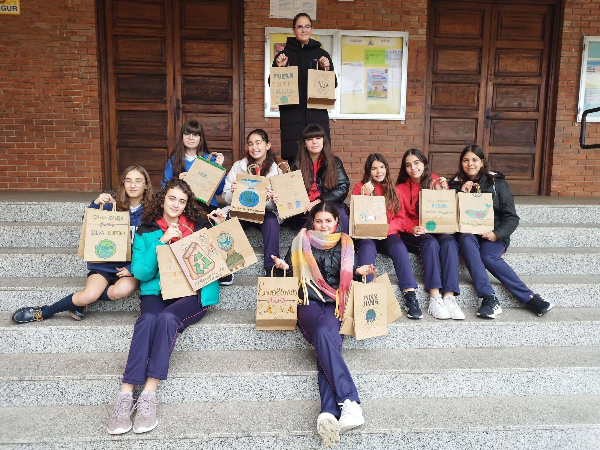 El colegio Juan Pablo II - San Miguel conciencia a su entorno (en imágenes)