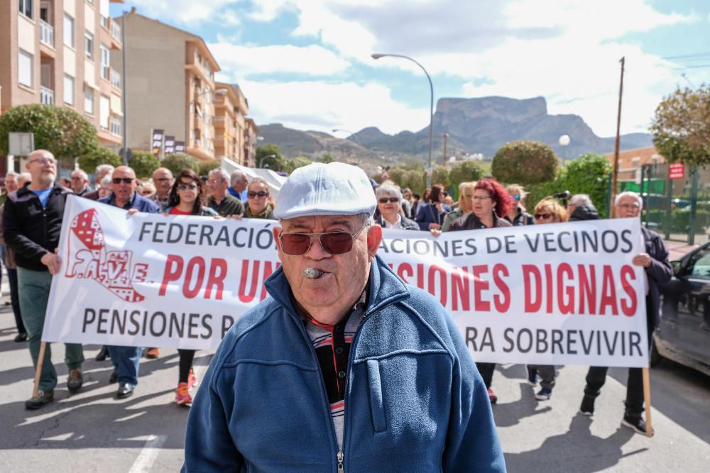 Manifestación en Elda-Petrer por la subida de las pensiones.