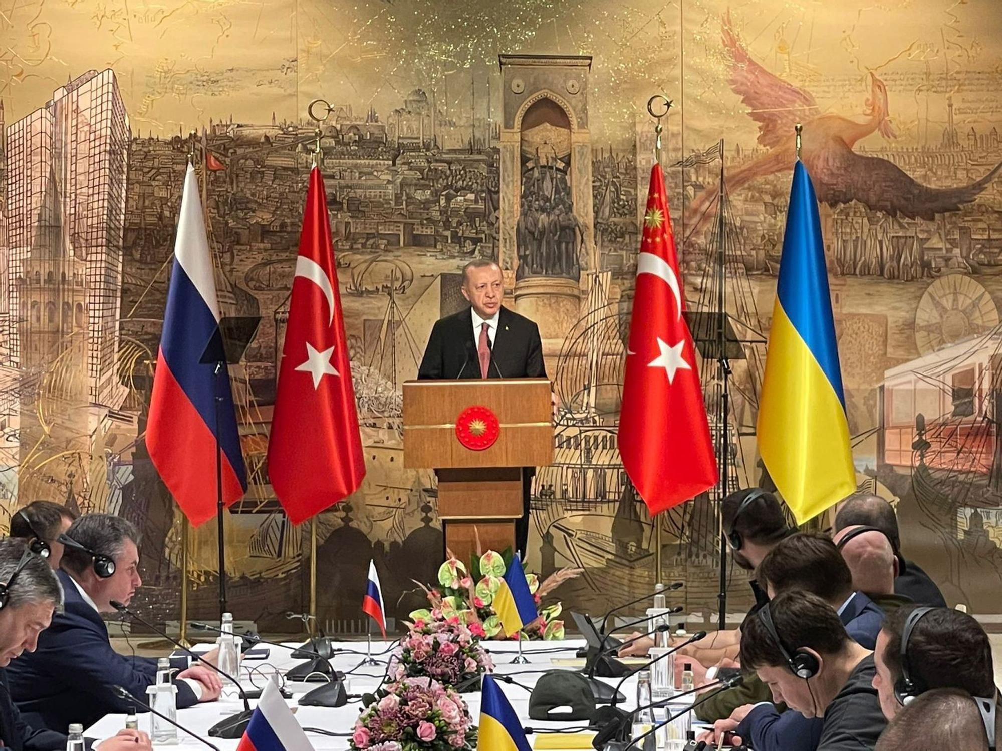 Erdogan se dirige a las delegaciones rusa y ucraniana