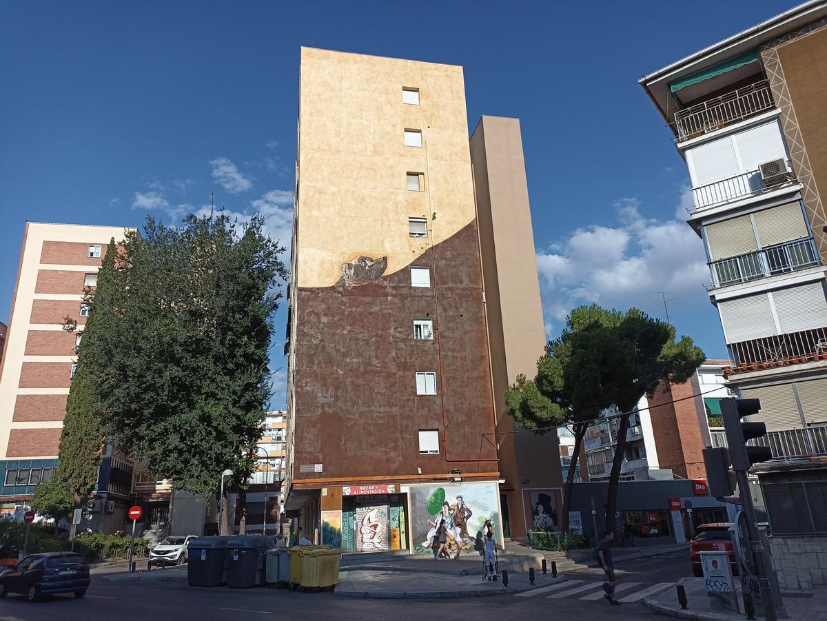 El cuadro Perro semihundido de Goya fue pintado en el lateral de un edificio de Caramuel, a pocos metros de donde estaba La Quinta del Sordo.