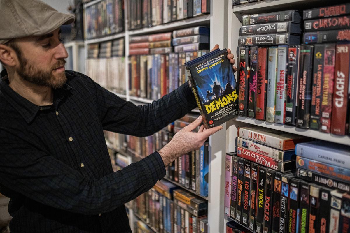 COLECCIONISTAS VHS  Hasta 50.000 euros por cinta: los últimos  coleccionistas de VHS hacen fortuna con los vídeos que tú has tirado a la  basura