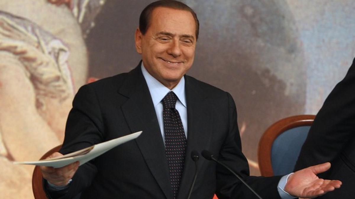 El primer ministro italiano, Silvio Berlusconi, gesticula durante una rueda de prensa en Roma, el pasado viernes.