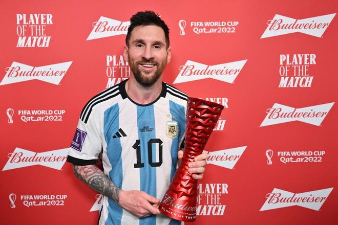 Leo Messi marcó un golazo para desencallar el partido y dar vida a Argentina