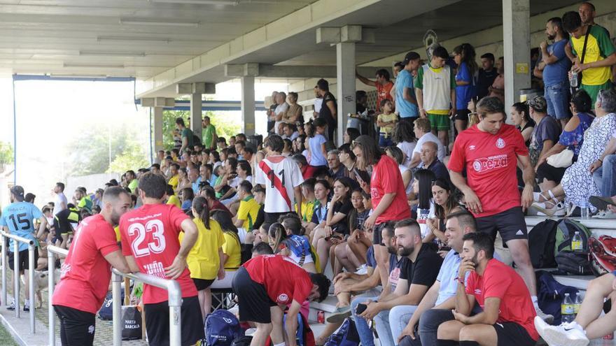 Gran afluencia de público en el torneo de fútbol interparroquial impulsado por Coto Manguelo