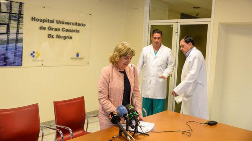 Los neumólogos Pilar de Lucas, César García de Llanos y Jorge Freixinet, ayer, en la presentación del Congreso de la Separ, en el Hospital Doctor Negrín.