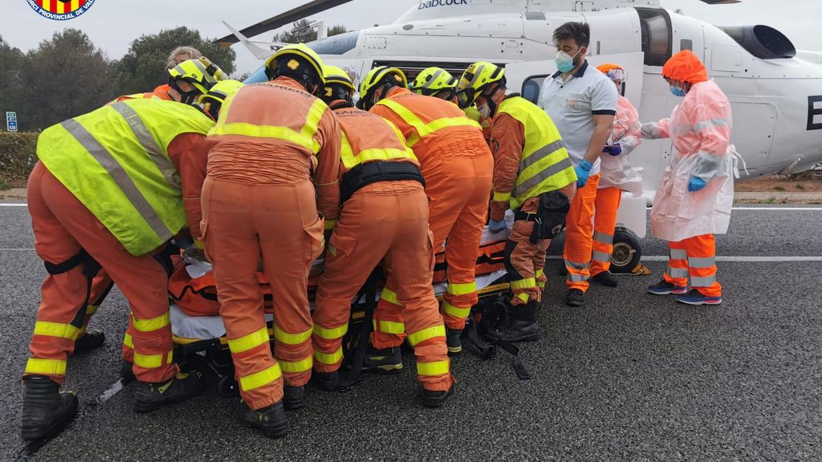 Una mujer y un niño resultan heridos en un accidente en la AP-7 en Almussafes