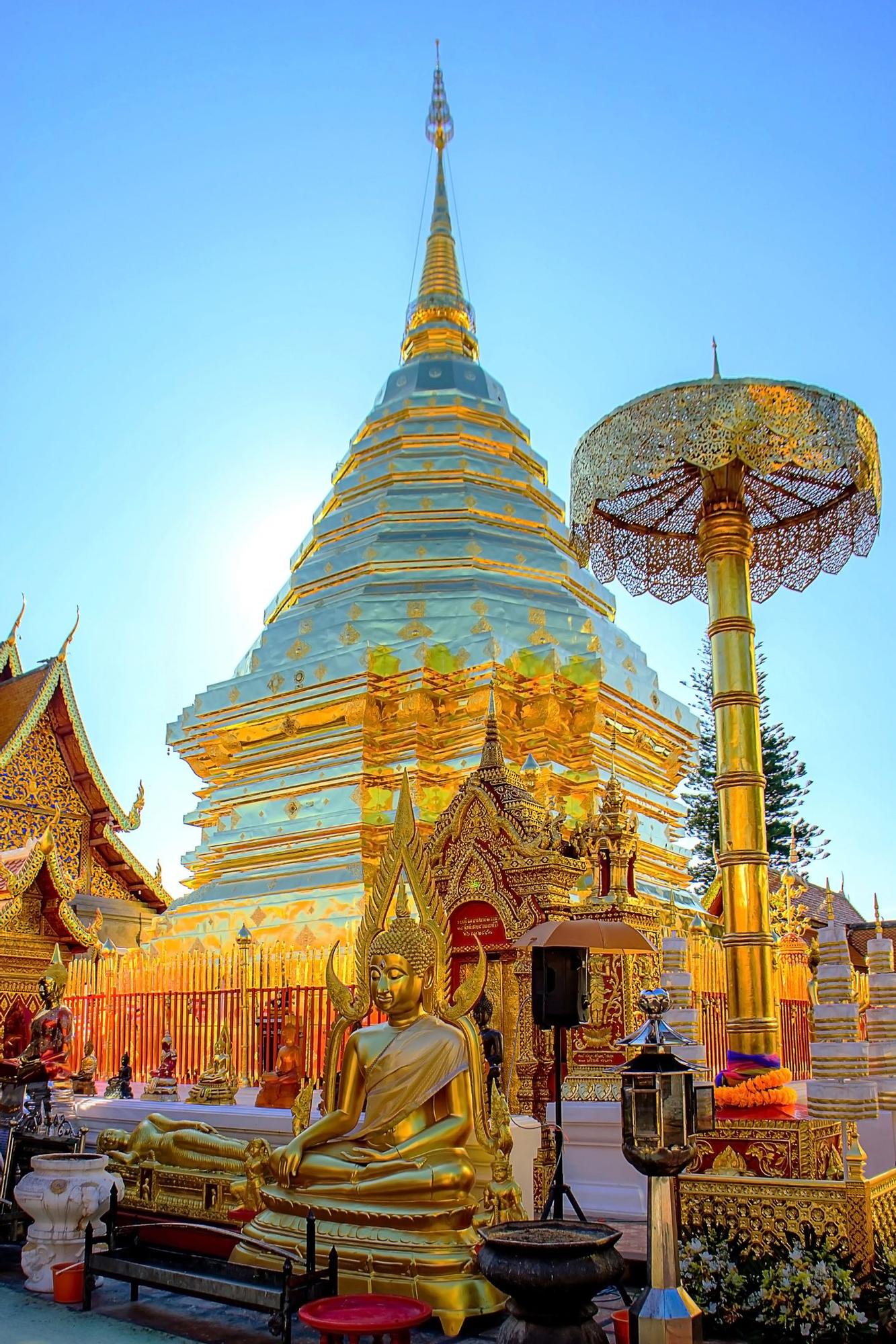 Pagoda dorada en el templo Wat Doi Suthep.