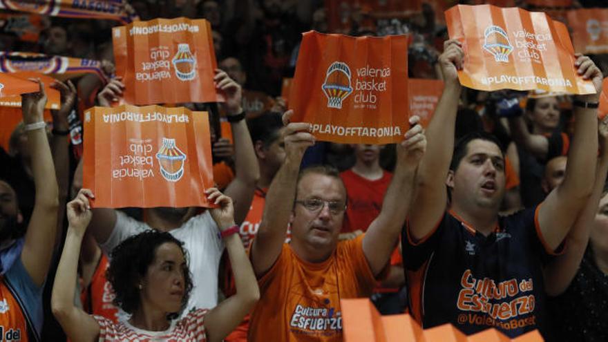 La afición, el viernes en La Fonteta.