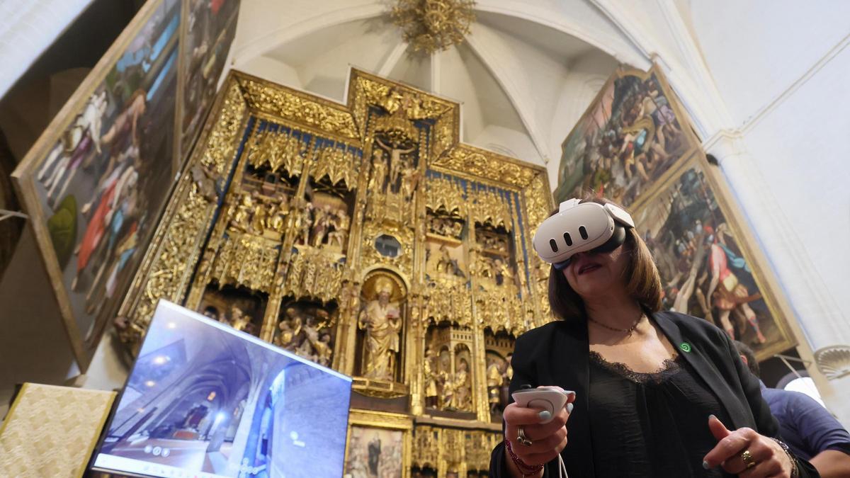 La concejala Sara Fernández, este jueves, en la iglesia de San Pablo de Zaragoza.