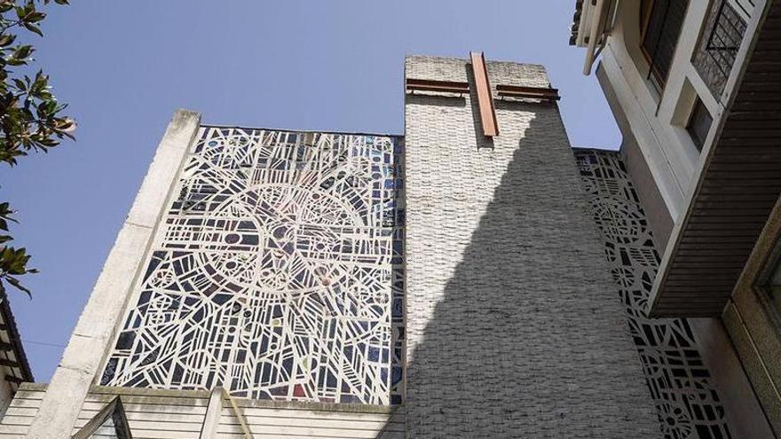 La façana de l’esgléisa de Sant Antoni Maria Claret