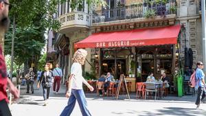 Tramo de la calle del Comte Borrell a la altura de la Gran Vía.