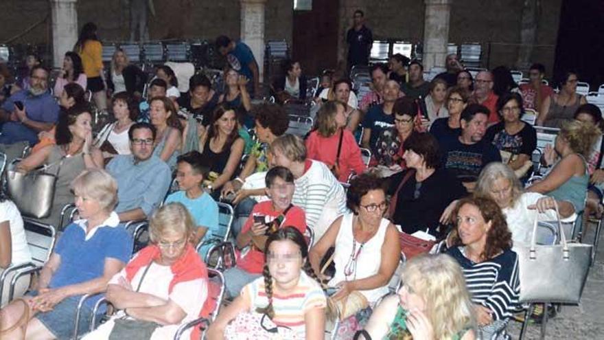 Decenas de personas asistieron al curso de Astronomía en Bellver.