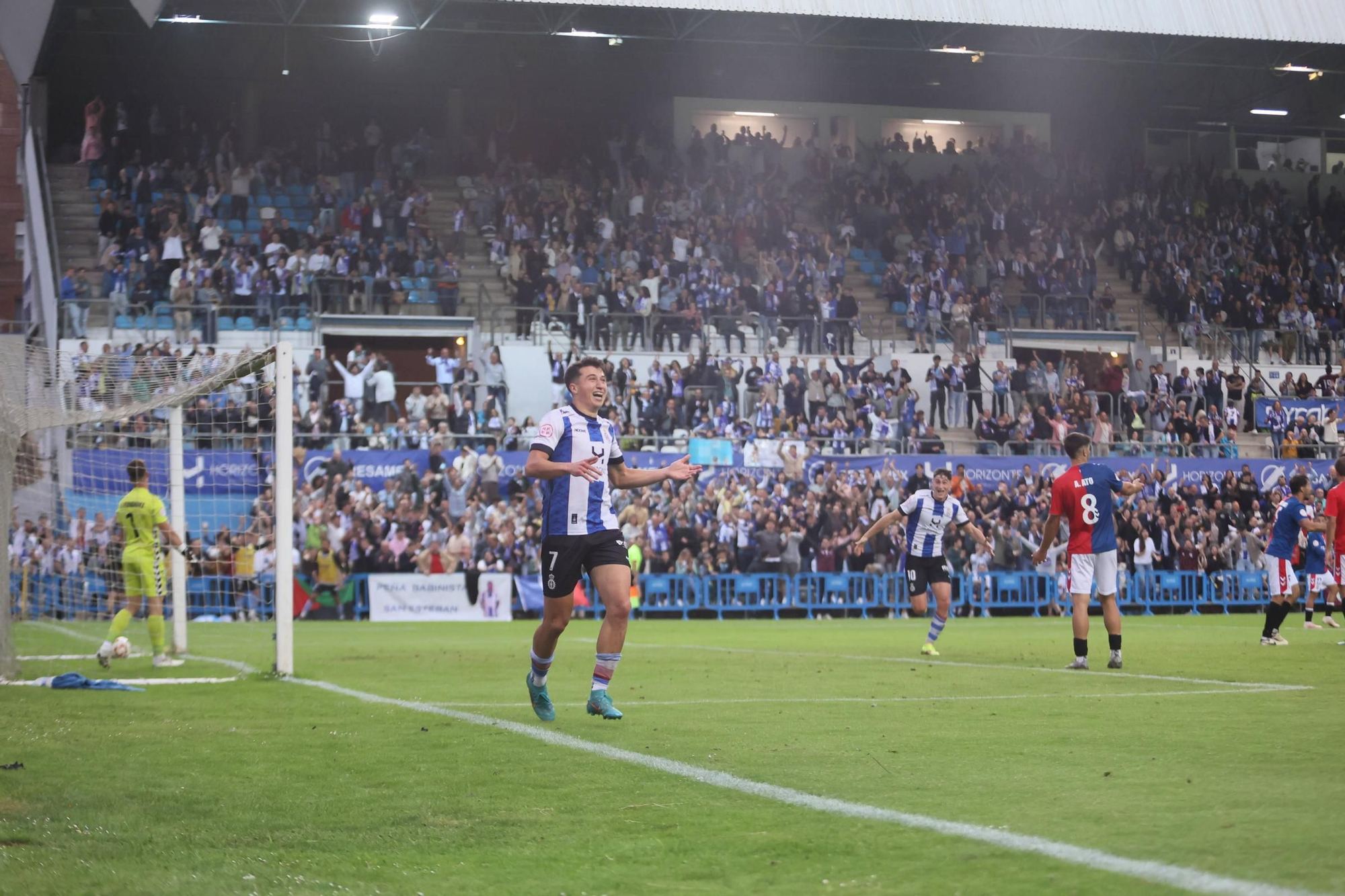 EN IMÁGENES: La final por el ascenso entre Avilés y Rayo Majadahonda vivida en el Suárez Puerta