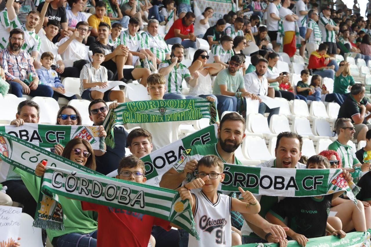 Córdoba CF-Ponferradina | Las imágenes de la afición blanquiverde en el play off de ascenso