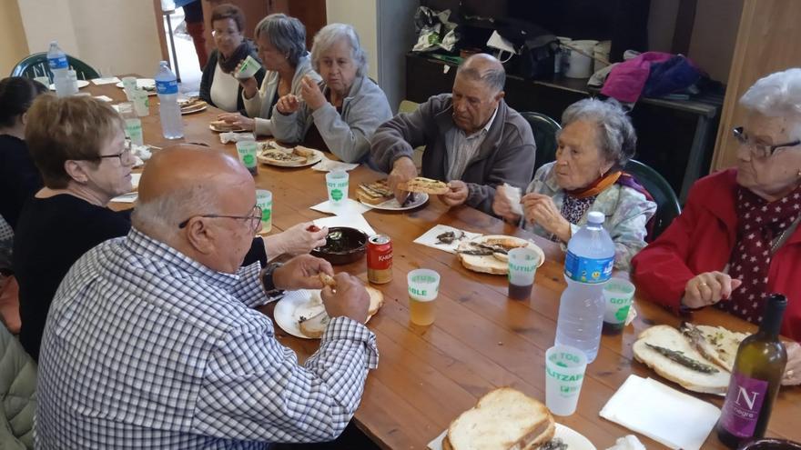 Les Cots, el Guix i la Pujada Roja celebra la Diada del Soci amb una sardinada i una exposició de dibuixos