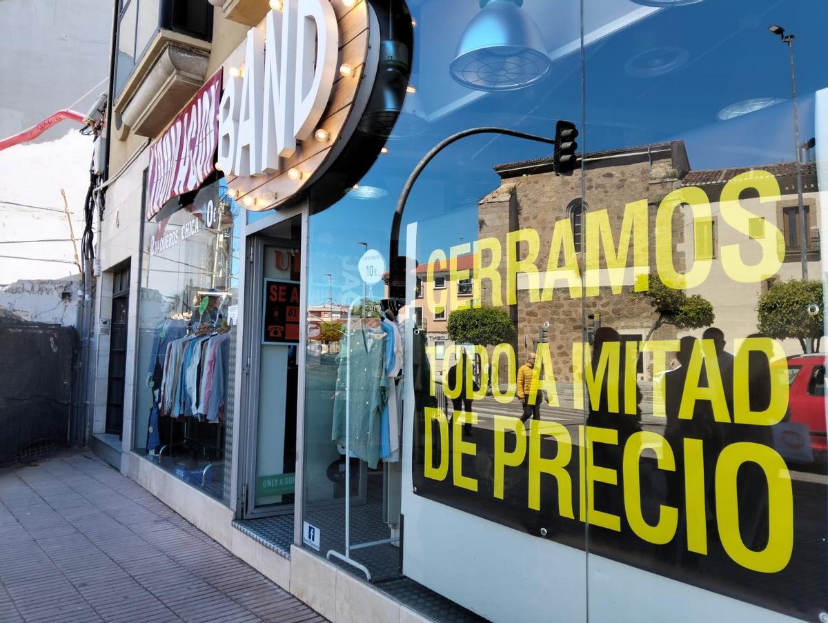 El anuncio de cierre de Band en Plasencia reabre el debate sobre el futuro del comercio textil en la ciudad.