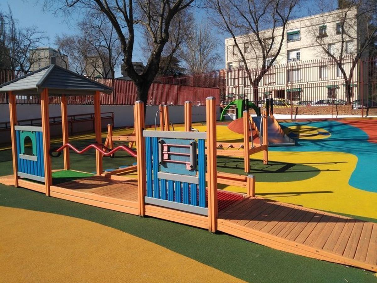 Parque inclusivo del CEIP Escuelas Bosque, en Madrid.