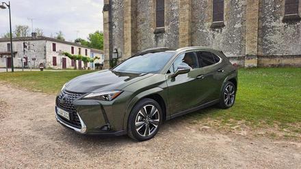 Lexus UX 300h: Más potencia total y con forma