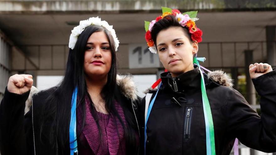 Juzgan a dos activistas de Femen por encadenarse al altar de la Almudena
