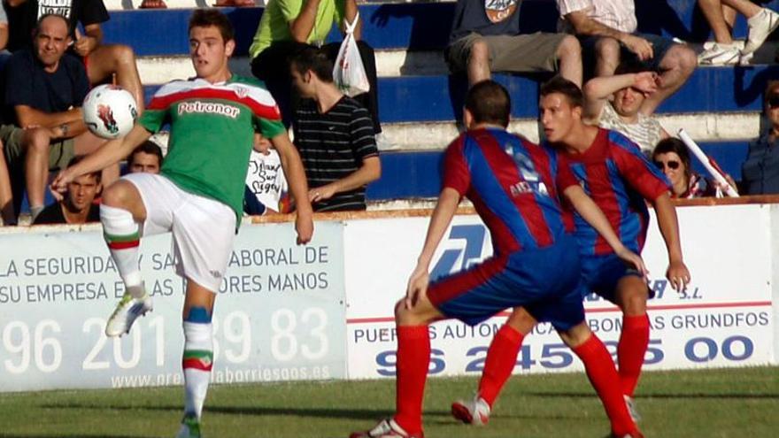 Ibai Gómez en el encuentro entre la UD Alzira y el Athletic Club en 2011.