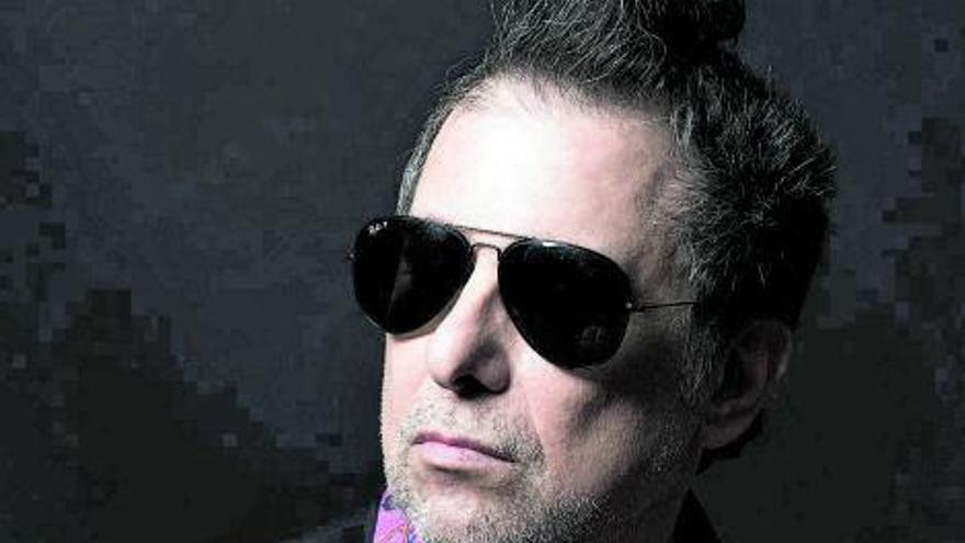 Calamaro reedita «Honestidad brutal» ¿Exceso? No: excelso