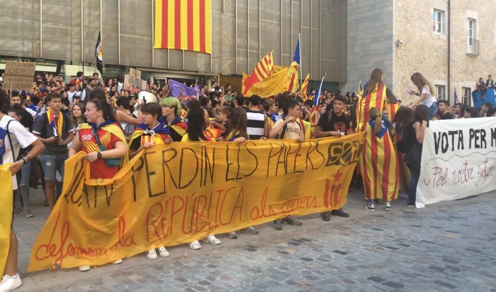 Estudiants universitaris i de secundària es manifesten a Girona