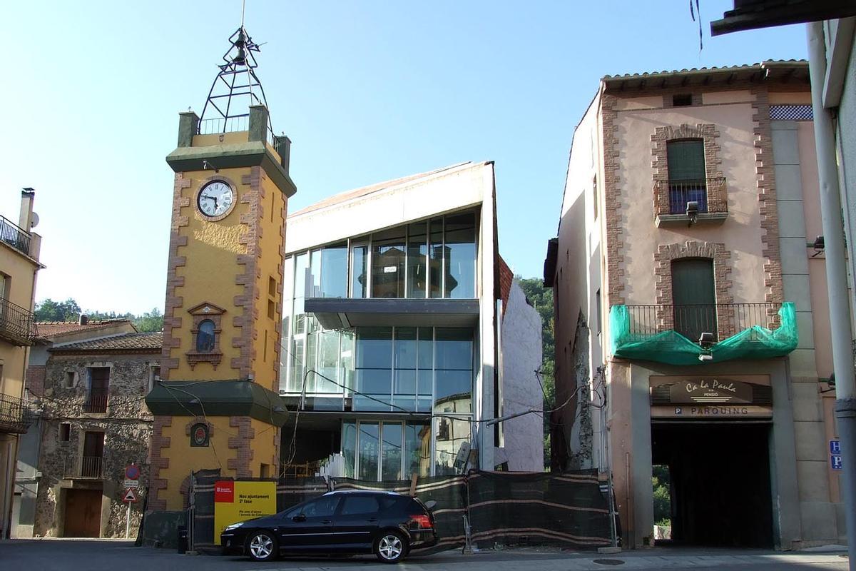 L'edifici de l'Ajuntament de Castellfollit de la Roca