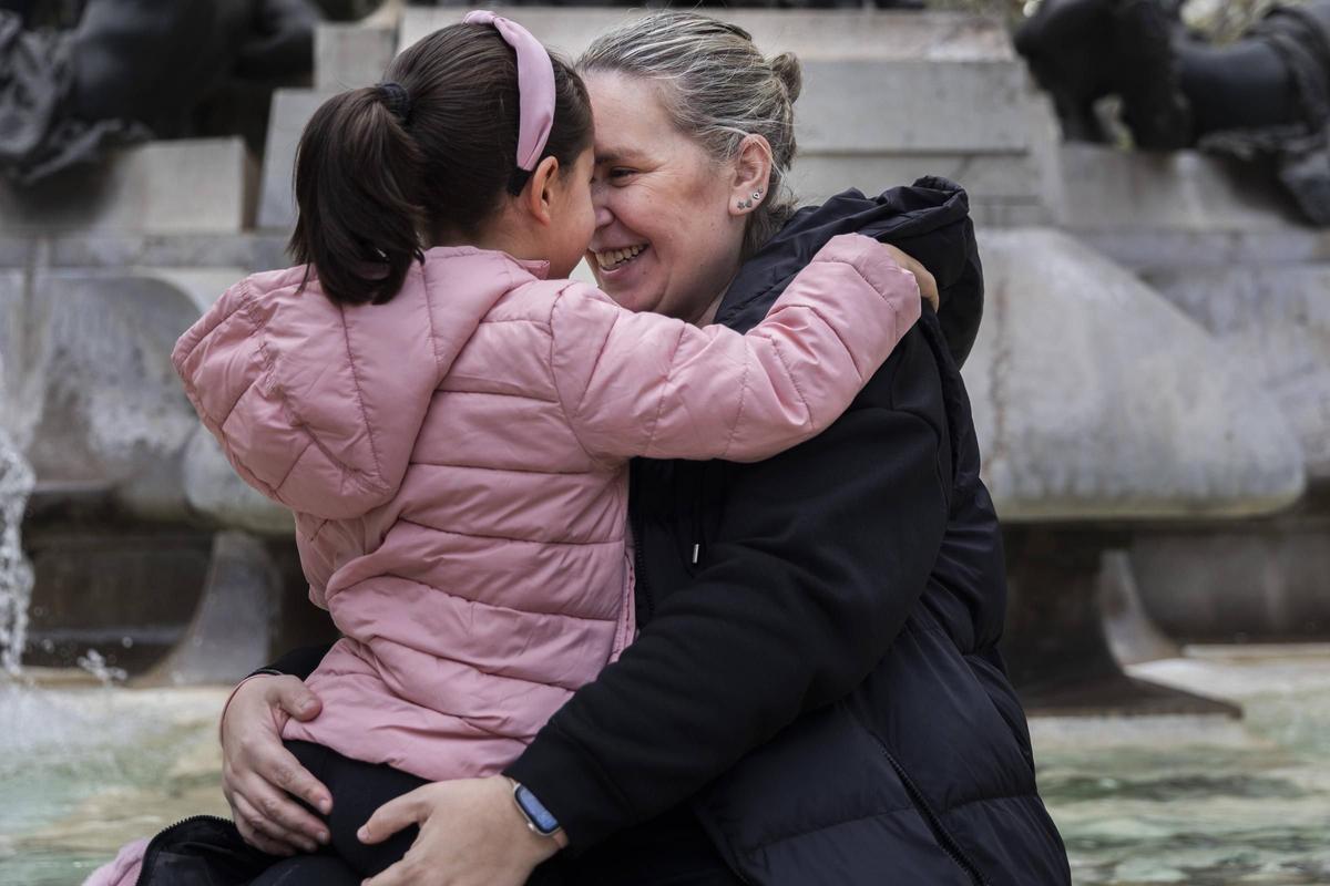 Ainhoa Navarro, con su hija de 7 años, ejemplo de familia monoparental.