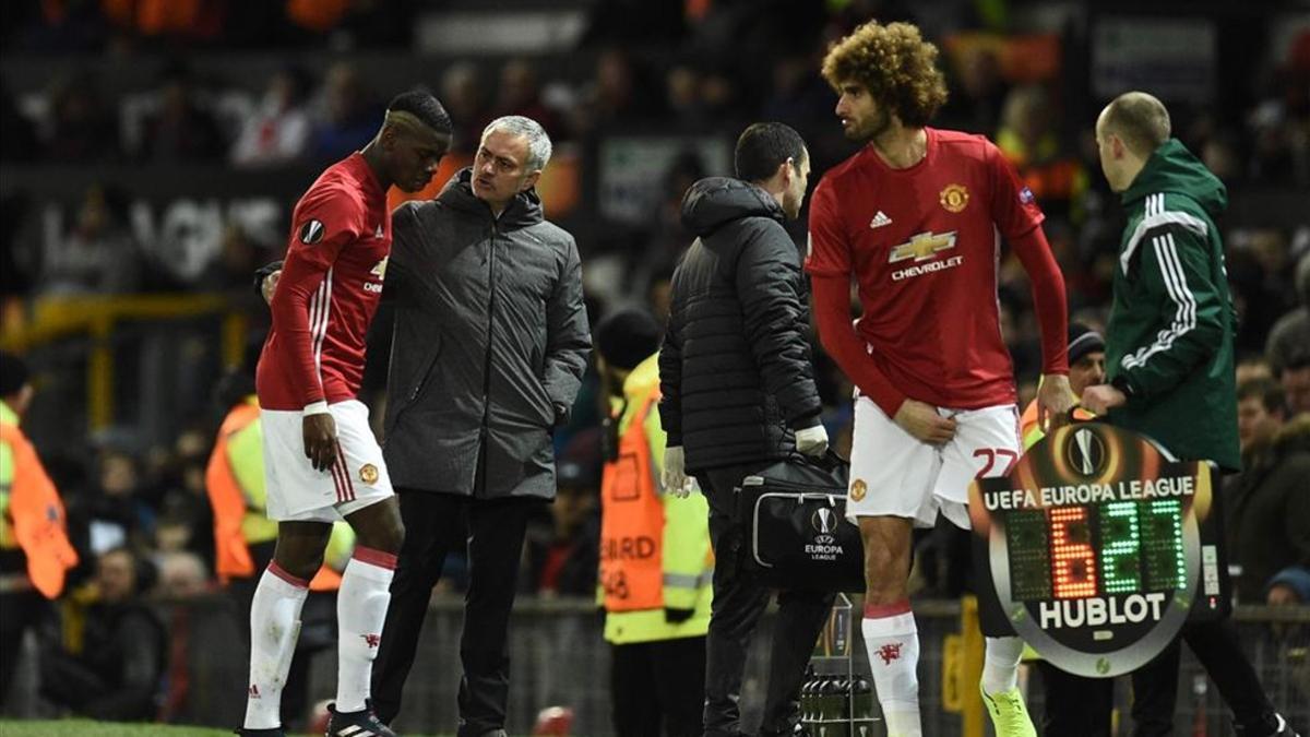 José Mourinho se interesa por el estado físico de Paul Pogba, que se retiró lesionado
