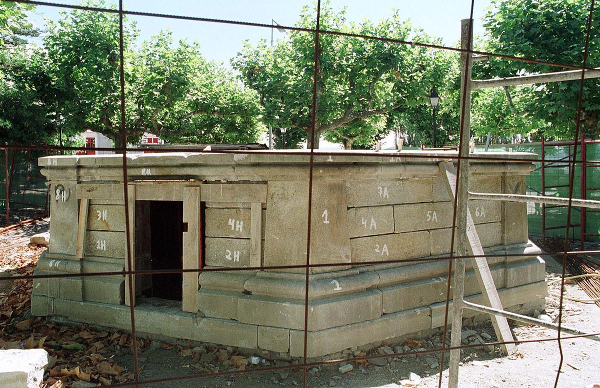 Obras de ampliación del palco en 1999.