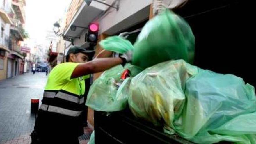 FCC alerta ahora de que ya no puede pagar a la plantilla de la recogida de basura