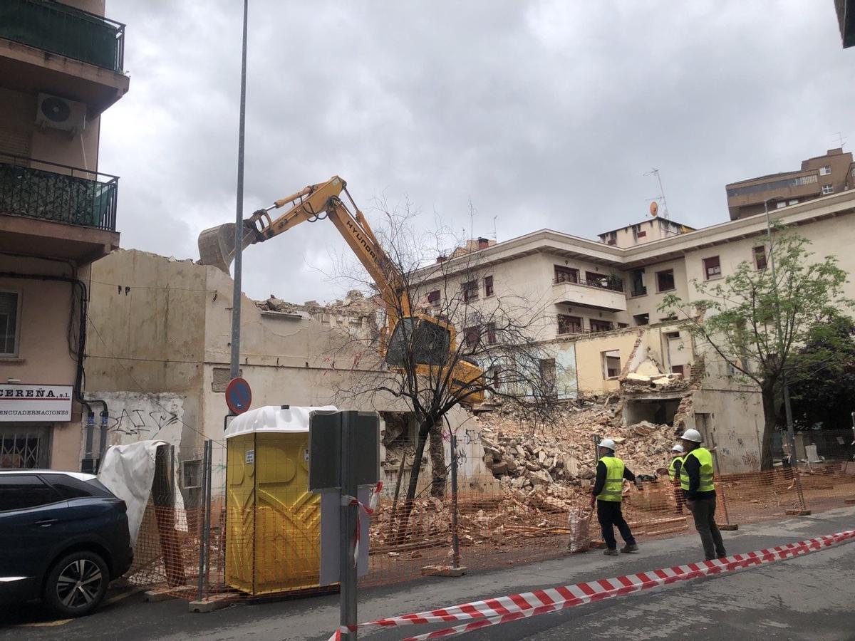 Galería | Impactantes imágenes del derrumbe del edificio de la calle Maluquer Galería | Impactantes imágenes del derrumbe del edificio de la calle Maluquer