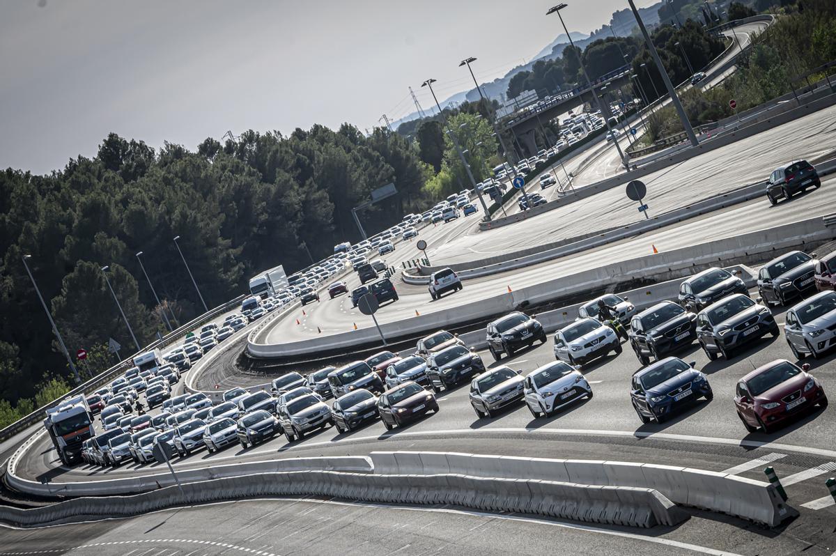 La mobilitat entre Barcelona i la Costa Brava, un estiu més encallada