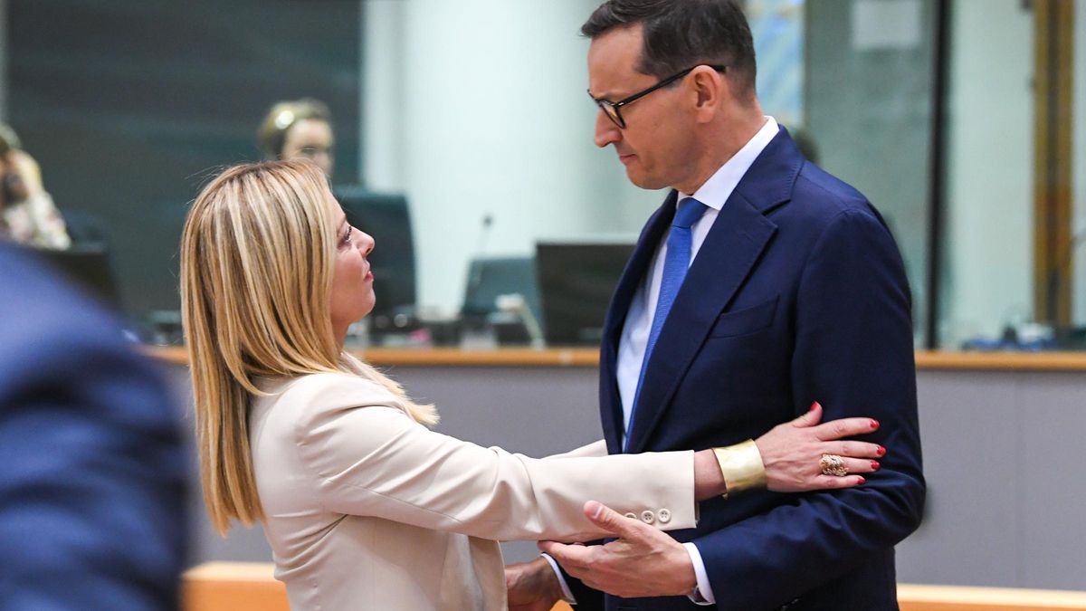 Georgia Meloni y Mateusz Morawiecki.