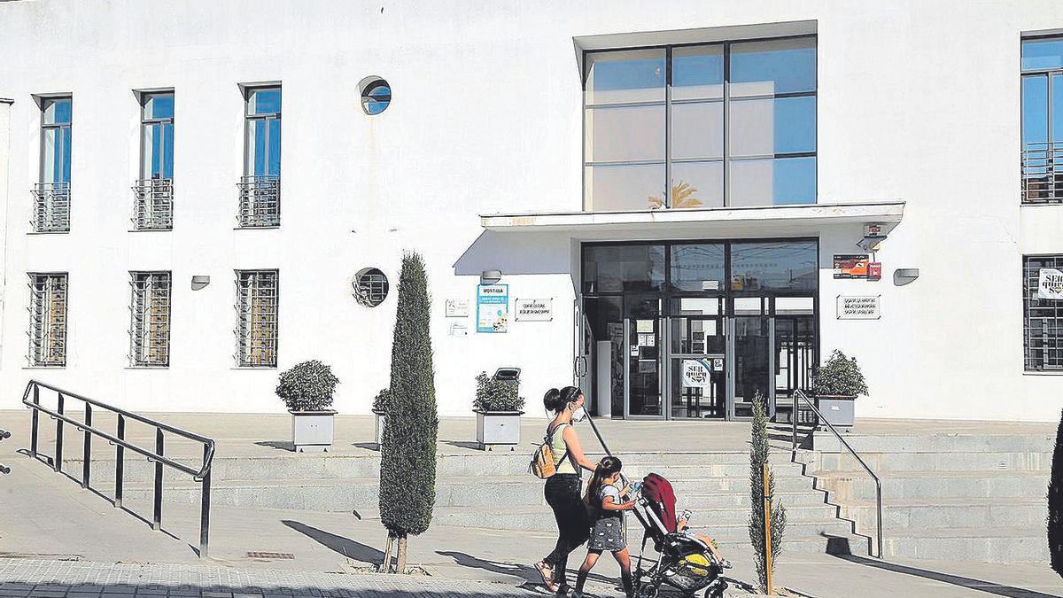 El Centro Cultural Alcalde Antonio Carpio se sitúa en la Ronda de Curtidores, junto al colegio San José.