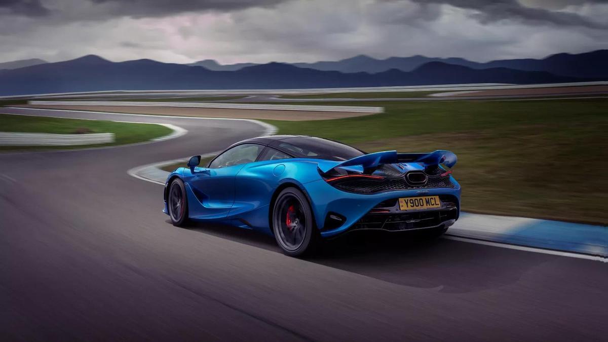 El superdeportivo de la firma británica está equipado con un motor V8 biturbo que entrega 750 CV. El 750S y 750S Spider ofrecen una aceleración de 0 a 100 km/h en solo 2,8 segundos, y el consumo de combustible combinado es de 12,2 litros por cada 100 kilómetros. El superdeportivo de la firma británica está equipado con un motor V8 biturbo que entrega 750 CV. El 750S y 750S Spider ofrecen una aceleración de 0 a 100 km/h en solo 2,8 segundos, y el consumo de combustible combinado es de 12,2 litros por cada 100 kilómetros.