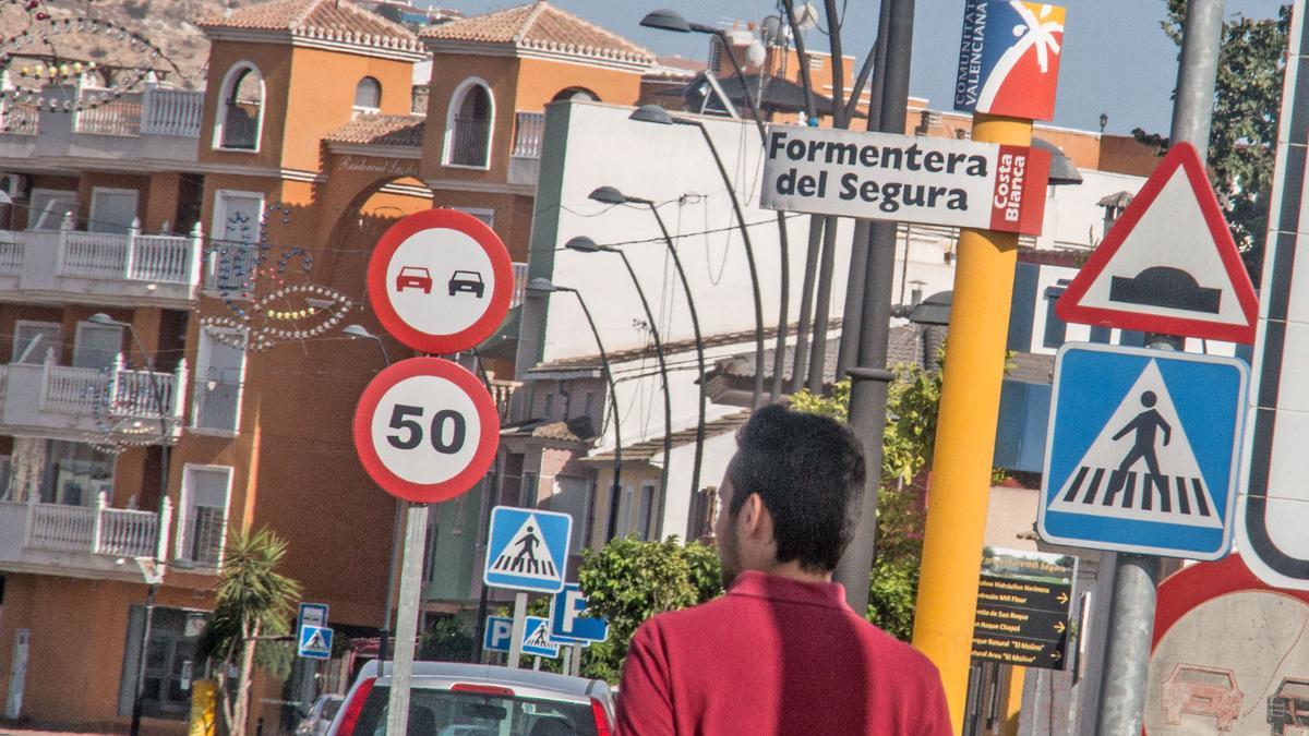 Vista parcial de un acceso a Formentera del Segura