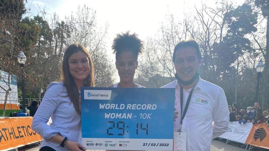 Yalemzerf Yehualaw bate el récord del mundo en la 10K Facsa Castelló