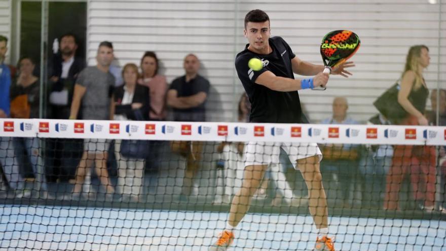 Ignacio Vilariño, durante las fases de la pre-previa del World Padel Tour, disputadas en el Máis que Auga de Navia. // J.Lores