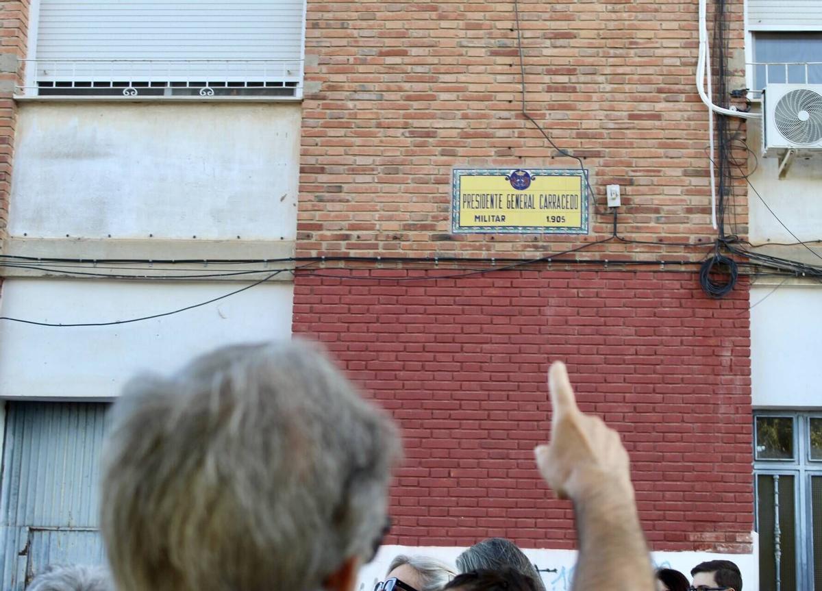 Así ha sido la ruta que recorre las huellas del Franquismo en Badajoz